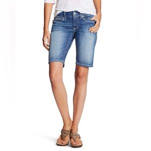 Kenzie, women’s size‎ 10 Bermuda raw hem shorts